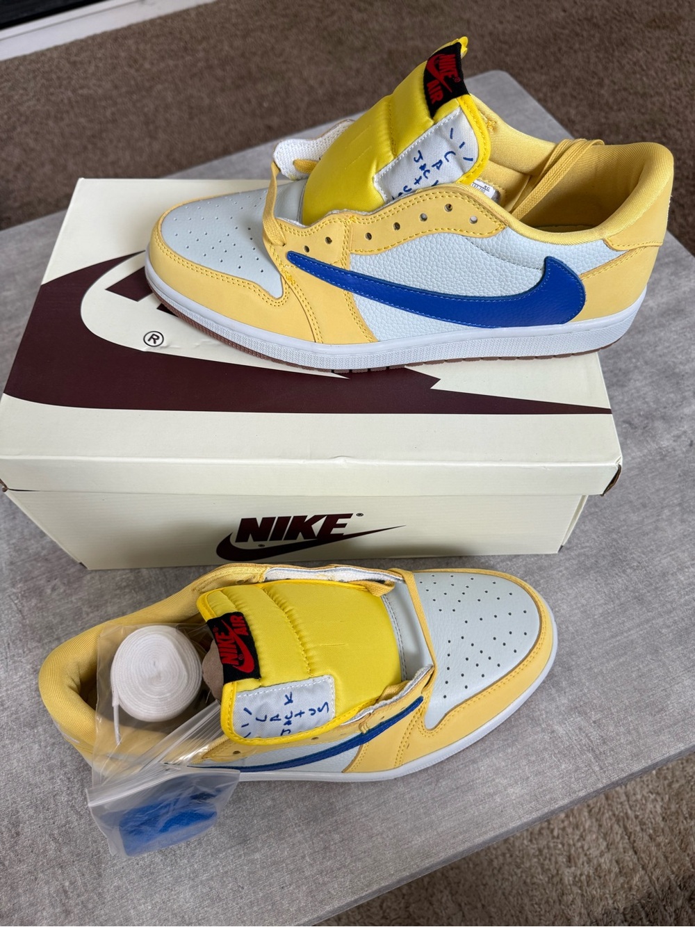 Jordan 1 Low Travis Scott Canary - Picture 8 of 10